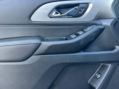 Certified 2023 Chevrolet Traverse LT image 11