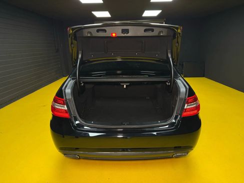 Used 2010 Mercedes-Benz E 550 Sedan image 13