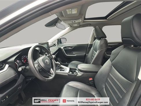 Used 2020 Toyota RAV4 XLE Premium image 11
