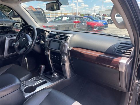 Used 2017 Toyota 4Runner Limited AWD/4WD image 19