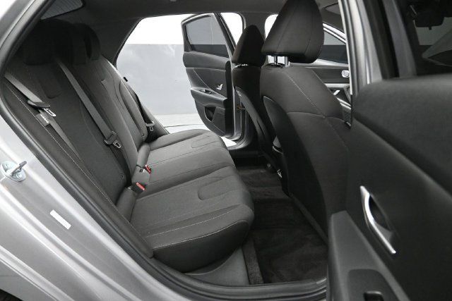 Used 2025 Hyundai Elantra SE FWD image 19