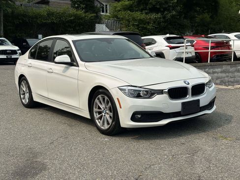 Used 2018 BMW 320i xDrive Sedan w/ Convenience Package AWD/4WD image 1