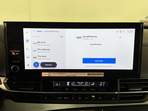 Used 2025 Toyota Sienna XLE image 28