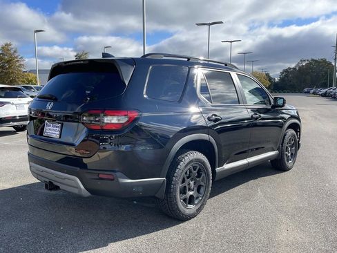 New 2025 Honda Pilot TrailSport image 3