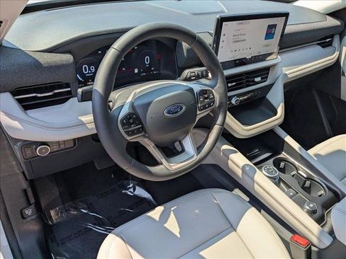 New 2025 Ford Explorer Active w/ Active Comfort Package image 3