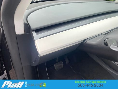 Used 2024 Tesla Model Y Long Range AWD/4WD image 26