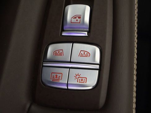 Used 2021 BMW 740i xDrive w/ Premium Package image 39