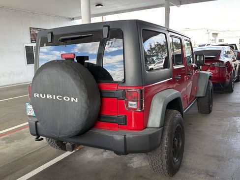 Used 2012 Jeep Wrangler Unlimited Rubicon w/ Connectivity Group AWD/4WD image 3