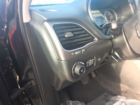 Used 2020 Jeep Cherokee Limited image 11