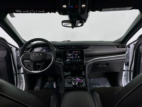 Used 2023 Jeep Grand Cherokee L Laredo image 12