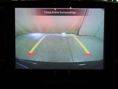 Used 2021 Chrysler Pacifica Touring-L FWD image 16