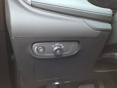 Used 2025 Buick Encore GX Preferred AWD/4WD image 19