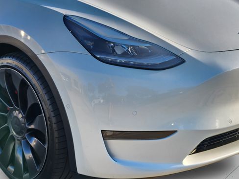 Used 2022 Tesla Model Y Performance AWD/4WD image 35