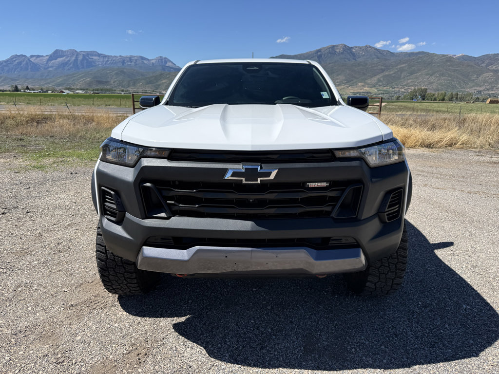 Used 2024 Chevrolet Colorado Trail Boss w/ Technology Package AWD/4WD image 2