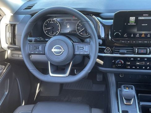 New 2025 Nissan Pathfinder SL image 18