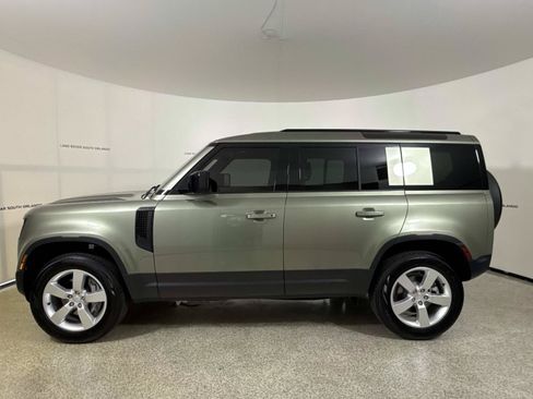 Used 2025 Land Rover Defender 110 S AWD/4WD image 2
