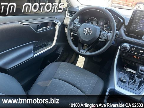 Used 2021 Toyota RAV4 XLE AWD/4WD image 15