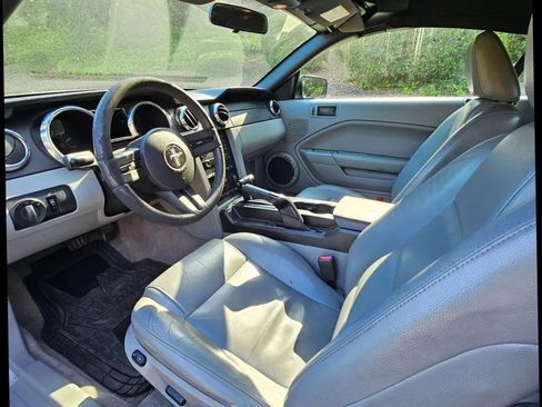 Used 2005 Ford Mustang Deluxe Convertible 2D image 17