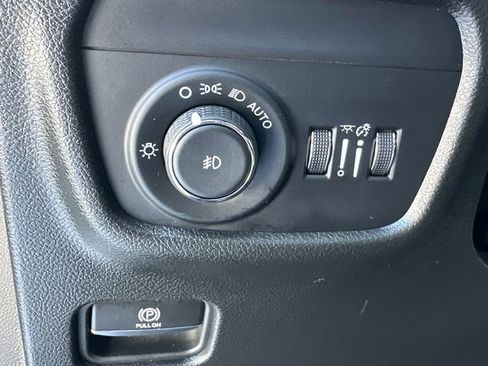 Used 2025 Jeep Grand Cherokee L Limited w/ Black Appearance Package image 32