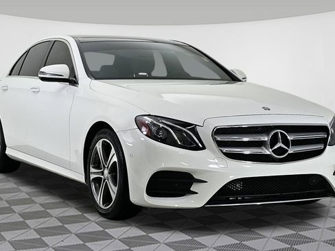 Certified 2017 Mercedes-Benz E 300 4MATIC image 1