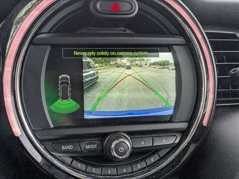Used 2019 MINI Cooper 4-Door Hardtop FWD image 9