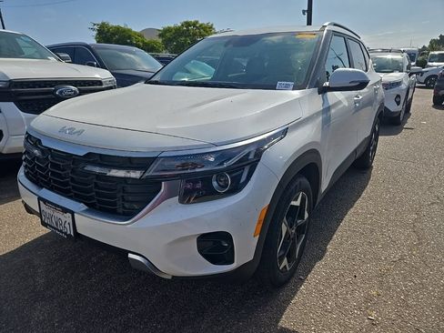 Certified 2024 Kia Seltos EX FWD image 4