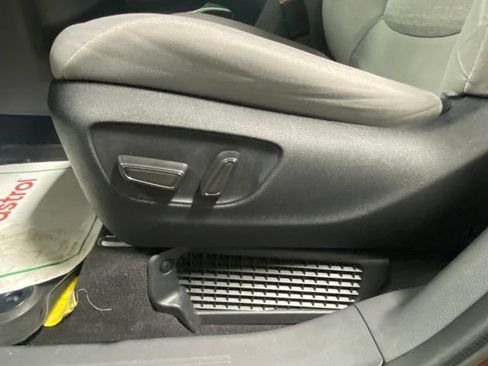 Used 2022 Toyota Sienna LE AWD/4WD image 10