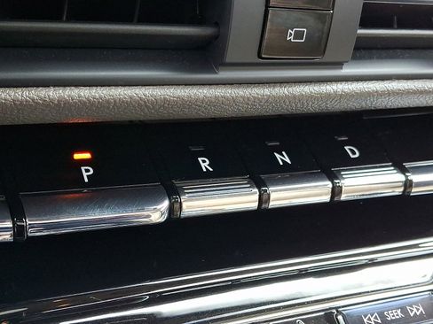 Used 2022 Lincoln Corsair AWD w/ Premium Package image 17