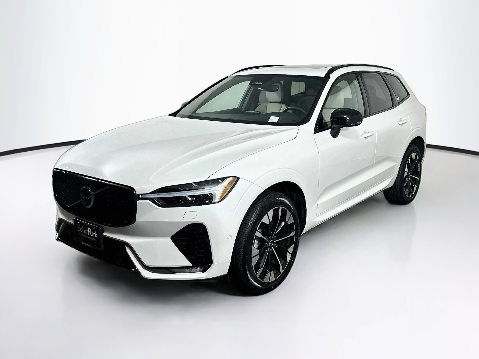 Used 2026 Volvo XC60 B5 Plus AWD/4WD image 3