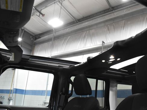 Used 2023 Jeep Wrangler Unlimited Sahara w/ LED Lighting Group AWD/4WD image 4