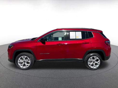Used 2025 Jeep Compass Latitude AWD/4WD image 5