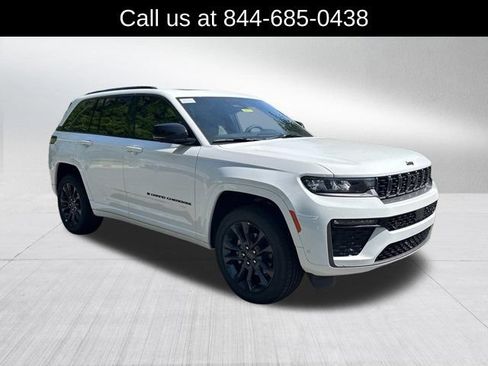 New 2026 Jeep Grand Cherokee Limited AWD/4WD image 3