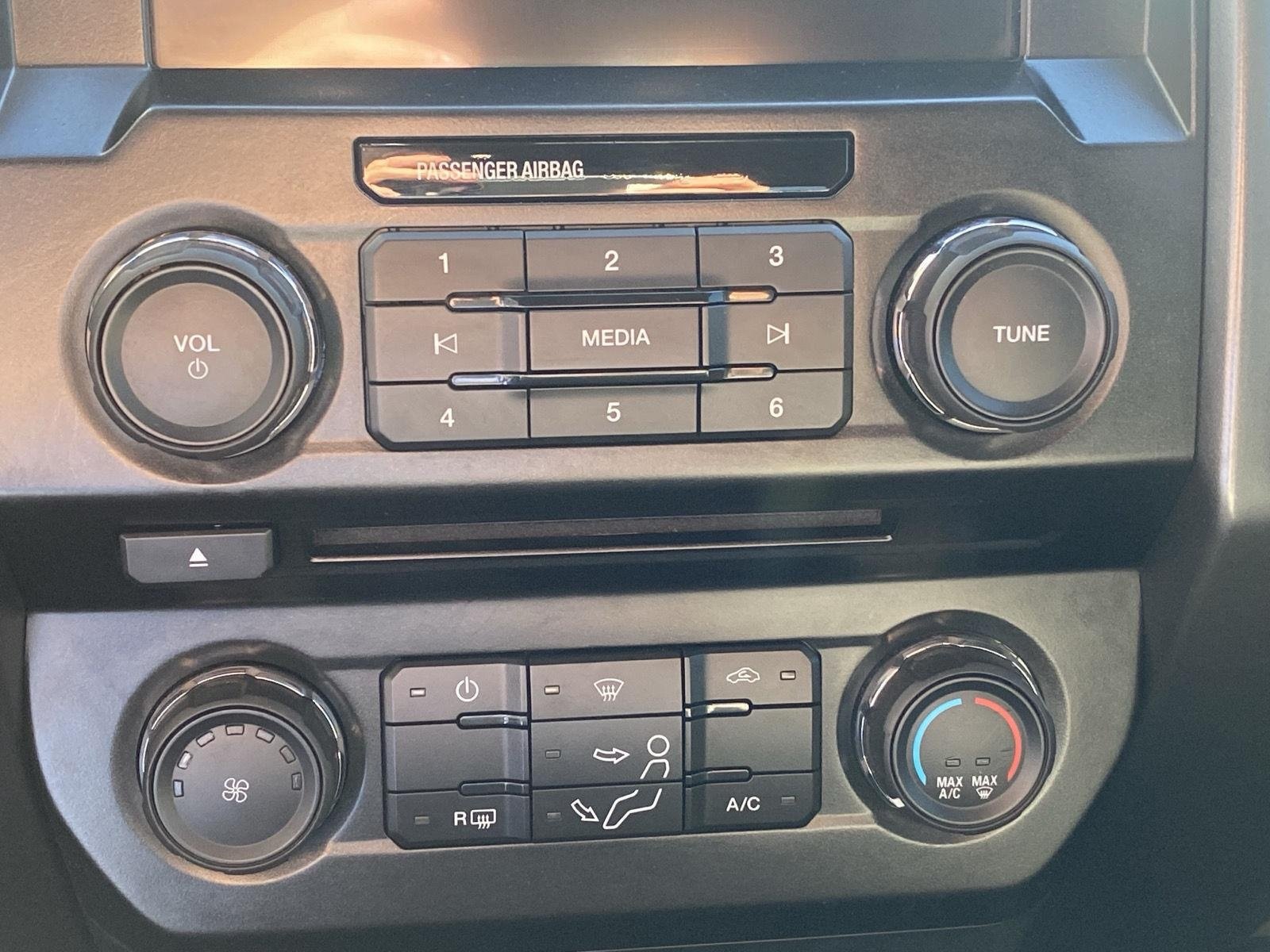 Used 2017 Ford F250 XLT w/ XLT Value Package AWD/4WD image 19