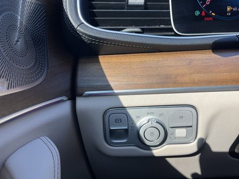 Used 2021 Mercedes-Benz GLS 450 4MATIC image 12