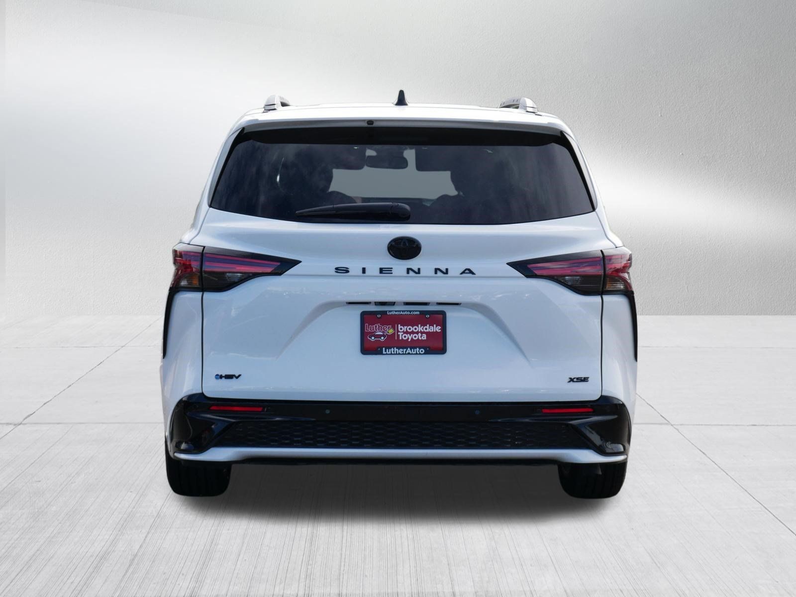 Certified 2026 Toyota Sienna XSE FWD image 6