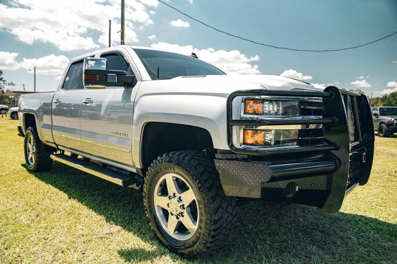 Used 2019 Chevrolet Silverado 2500 LTZ w/ Duramax Plus Package AWD/4WD image 9