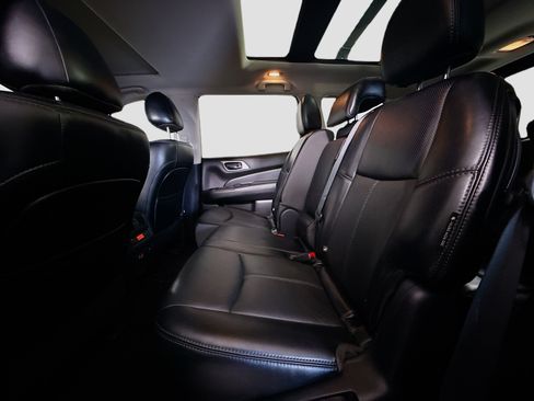 Used 2020 Nissan Pathfinder Platinum FWD image 25