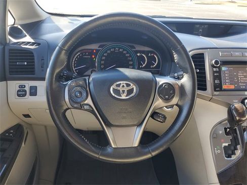 Used 2013 Toyota Venza XLE image 11