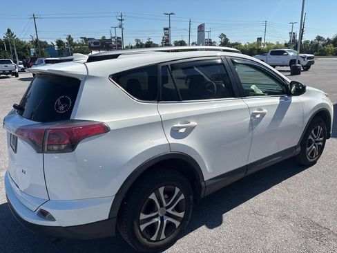 Used 2018 Toyota RAV4 LE FWD image 13