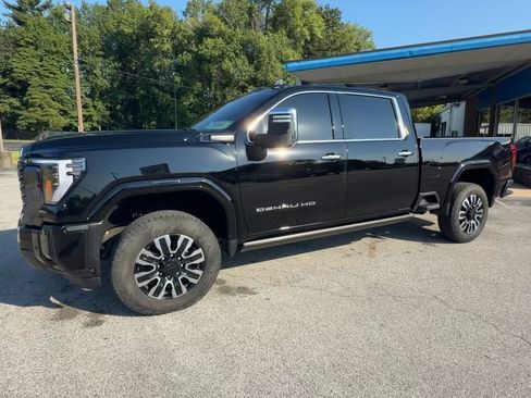 Used 2024 GMC Sierra 3500 Denali Ultimate AWD/4WD image 4