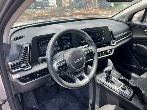 Used 2025 Kia Sportage LX FWD image 32
