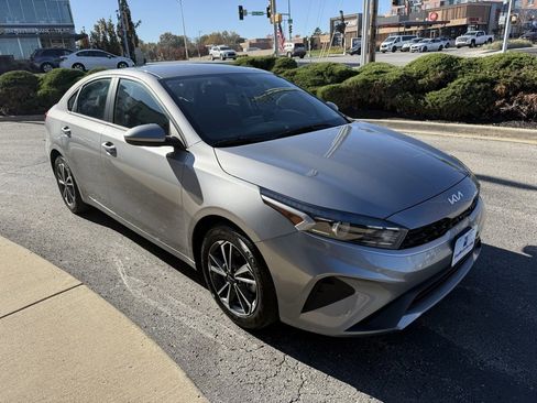 Used 2023 Kia Forte LXS image 3