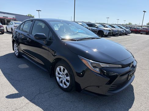 Used 2023 Toyota Corolla LE w/ Carpet Mat Package (TMS) FWD image 2