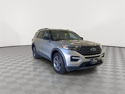 Used 2024 Ford Explorer XLT w/ Equipment Group 202A image 2