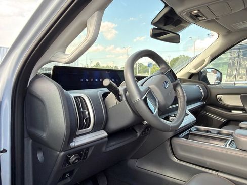 Used 2025 Ford Expedition Max Active AWD/4WD image 35
