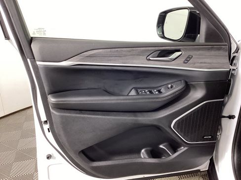 Used 2022 Jeep Grand Cherokee L Limited w/ Trailer Tow Group (B) image 18