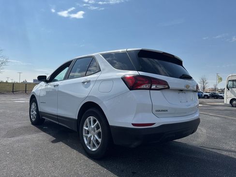Used 2022 Chevrolet Equinox LS w/ LS Convenience Package image 6