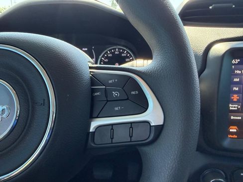 Used 2023 Jeep Renegade Latitude AWD/4WD image 13