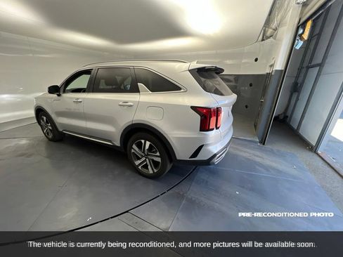 Used 2024 Kia Sorento EX AWD/4WD image 3
