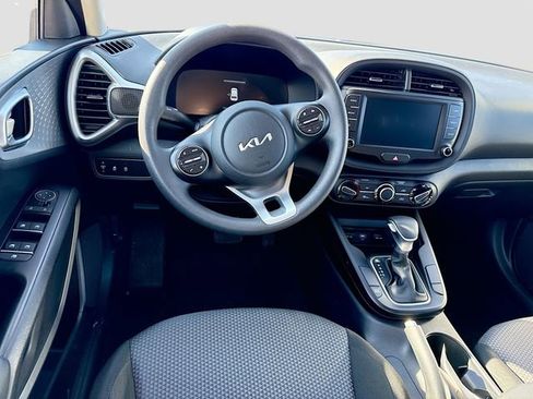 Used 2023 Kia Soul LX w/ LX Technology Package image 22
